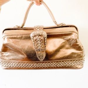 Metallic purse w sparkling buckle in front